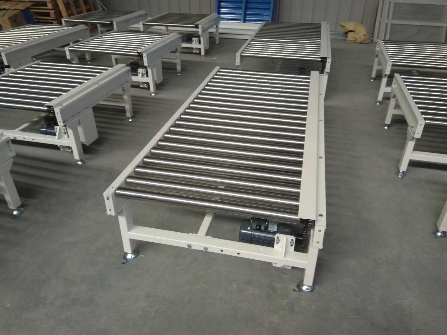 滾筒輸送機，青島樂途行工業(yè)設(shè)備有限公司