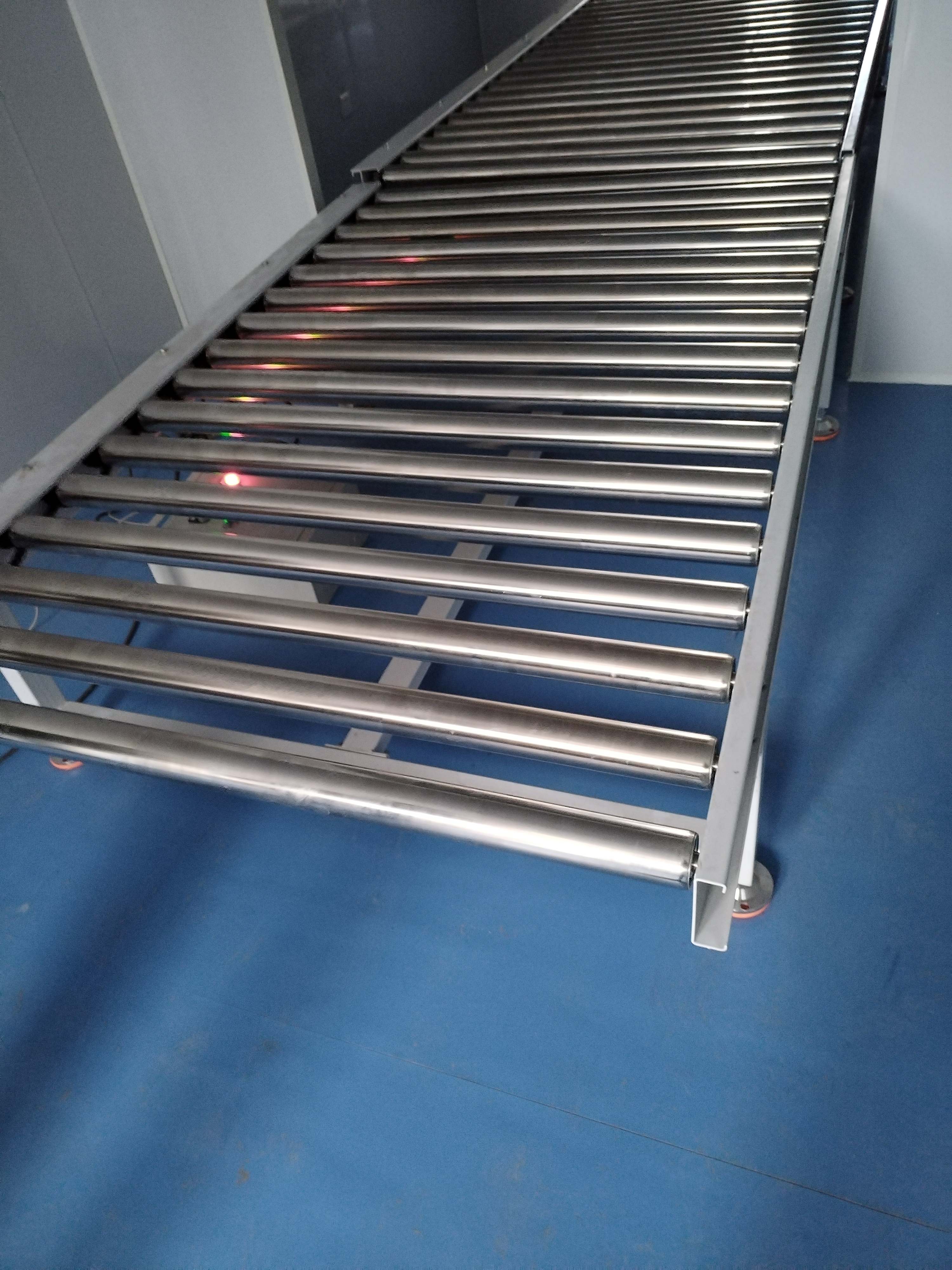 滾筒輸送機(jī)特點(diǎn)，青島樂途行工業(yè)設(shè)備有限公司